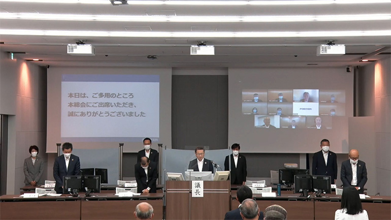 フォスター電機様株主総会会場の模様(社外監査役・執行役員の一部はオンラインで参加)